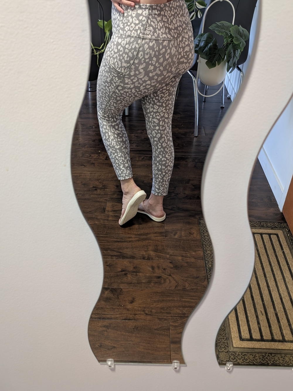 Neutral Leopard Pattern leggings - Picture 2 of 6